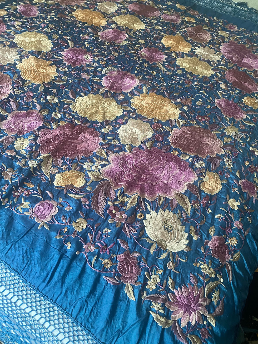 Thumbnail: Antique Chinese Silk Embroidered Mantón de Manila Piano Shawl
