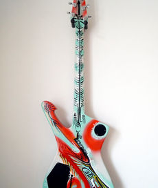 Einzigartige Kunst auf der Ibanez Iceman IC 400: Eine handbemalte Gitarre, im System of a down Style, die künstlerisches Flair mit Musik vereint. Die lebendigen Farben und kreativen Details machen dieses Instrument zu einem visuellen und klanglichen Highlight. Entdecken Sie die fusionierte Welt von Kunst und Musik in diesem beeindruckenden Gemälde auf einer ikonischen Ibanez Iceman IC 400. Daron Malakian Gitarre.