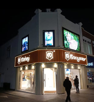 Manyavar London Lightbox.jpeg