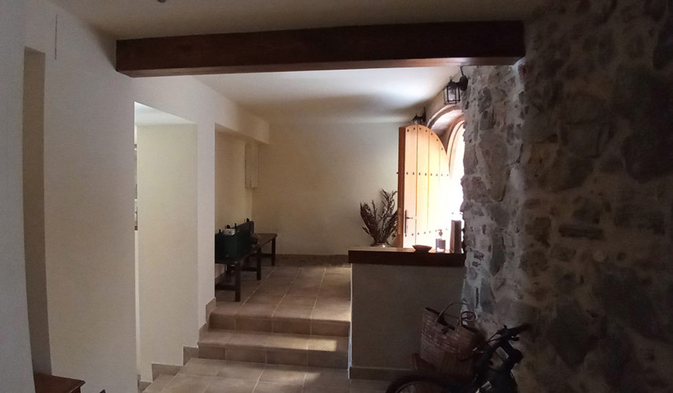 puerta entrada madera.jpg