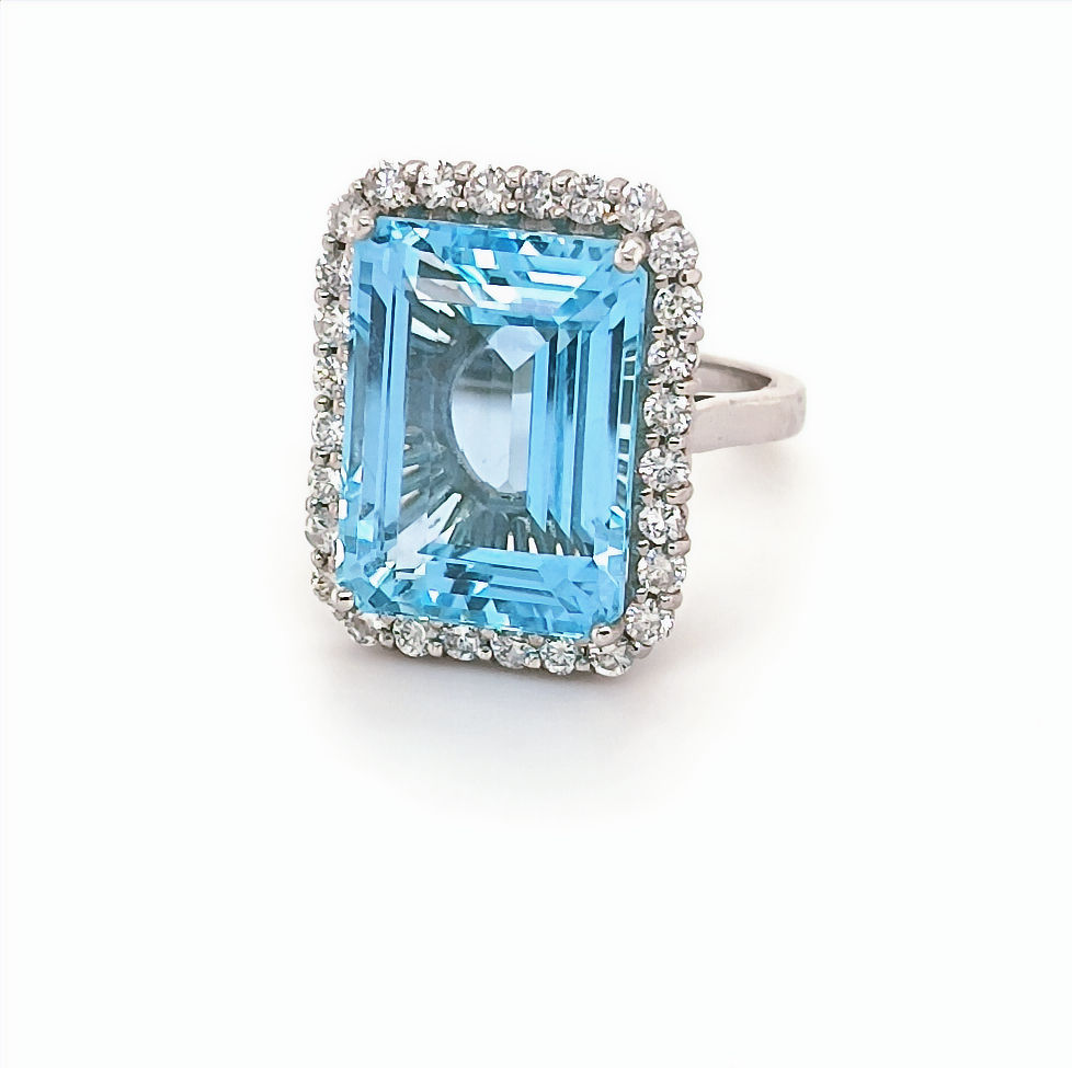 Thumbnail: Pre-owned Platinum Aquamarine & Diamond Ring 