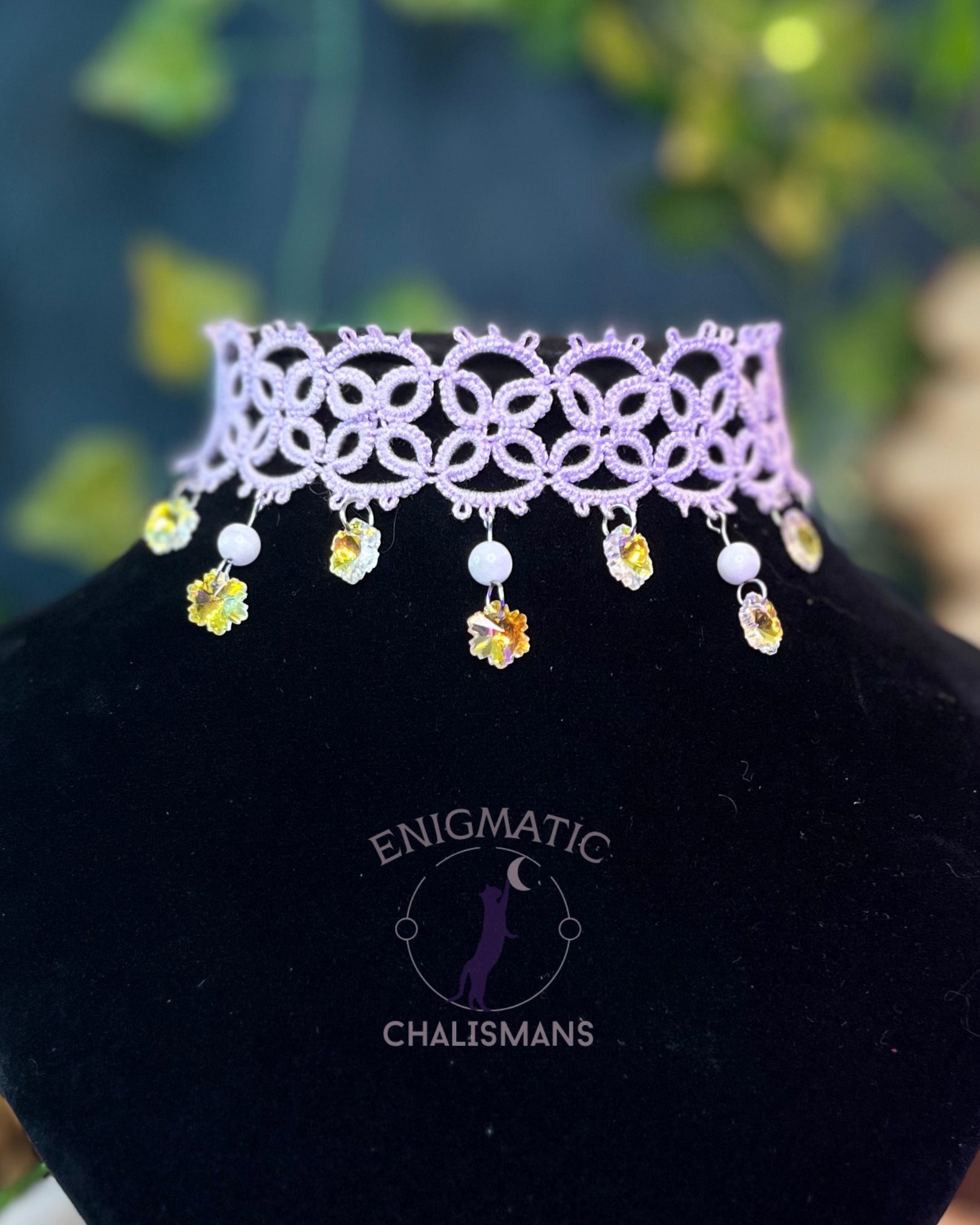 Ras de cou Mirelanë, dentelle rose et pierre de Lune