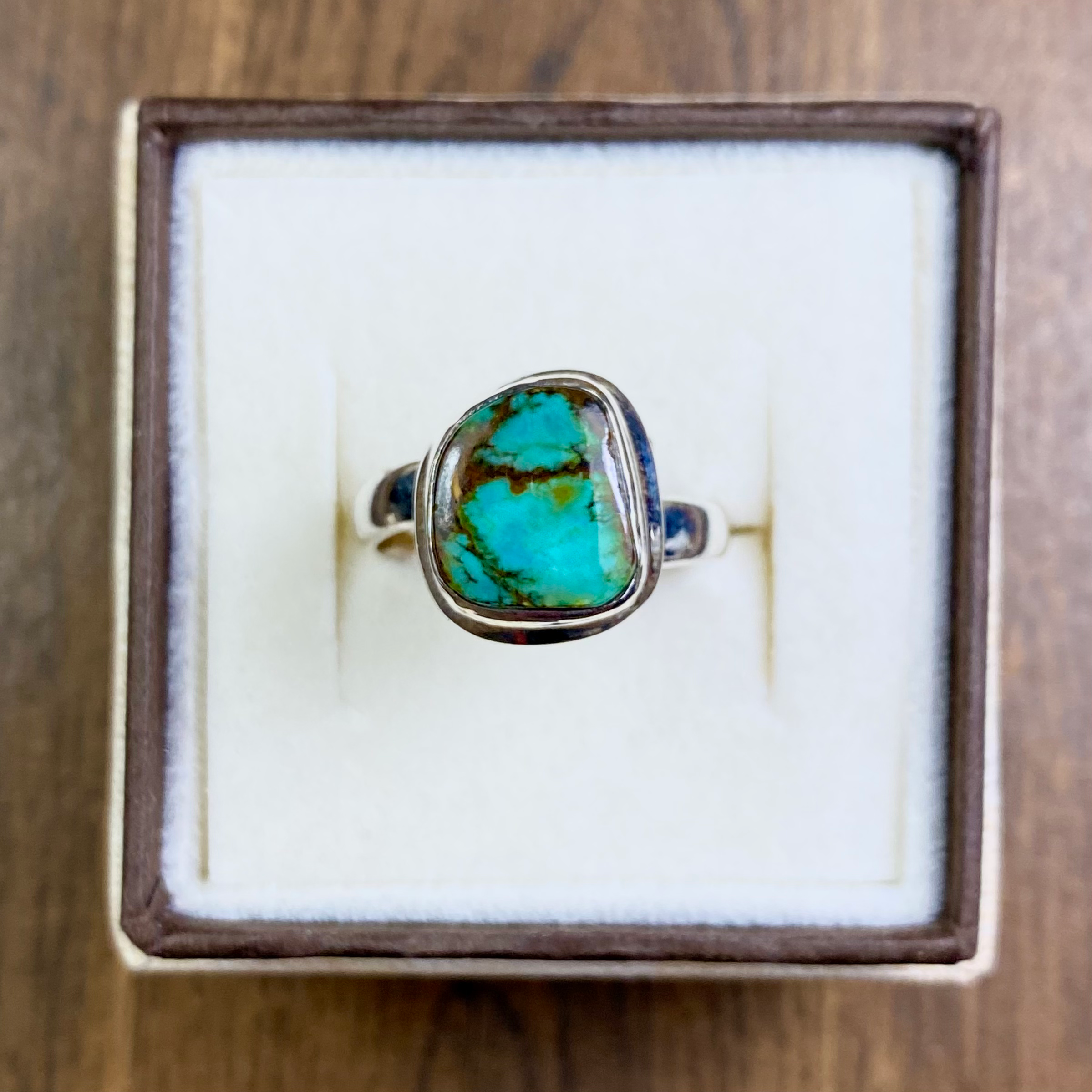 Srebrny pierścionek z turkusem naturalnym, zielony, regulowany, klasyczny