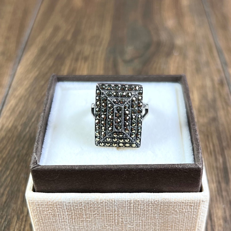 Miniatura: Srebrny pierścionek z markazytami w stylu art deco, kopułka
