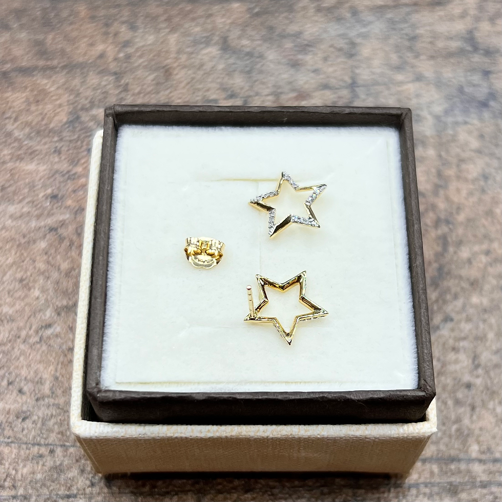Miniatura: Świąteczne złote kolczyki gwiazdki z diamentami 0,08ct