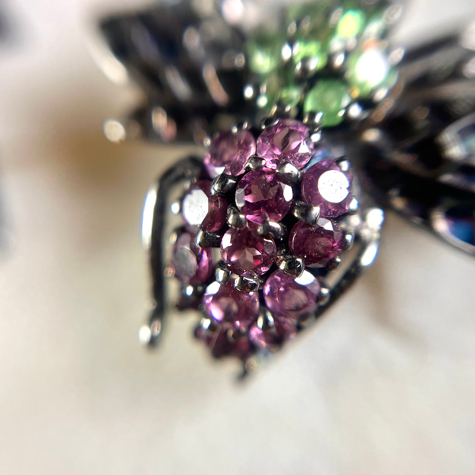 Miniatura: Srebrne kolczyki muchy, pszczoły czarne, rodowane, rubiny, peridoaty, szafiry