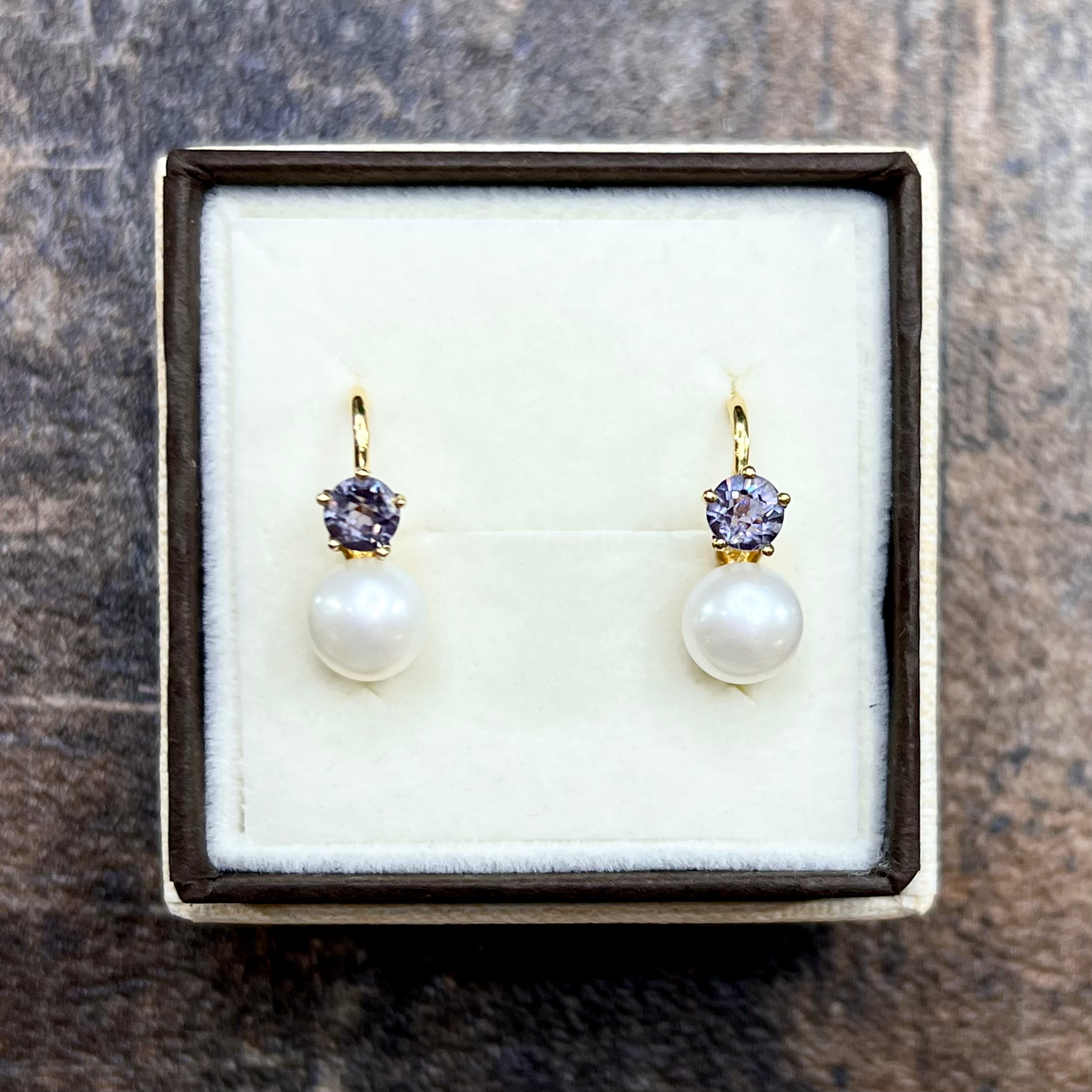 Złote kolczyki z aleksandrytem