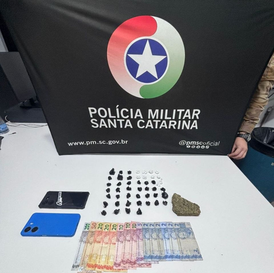 Jovem é preso com drogas em bairro de Chapecó