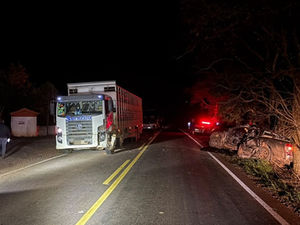 Oeste: Homem de 69 anos morre em colisão de caminhonete e caminhão na SC 283