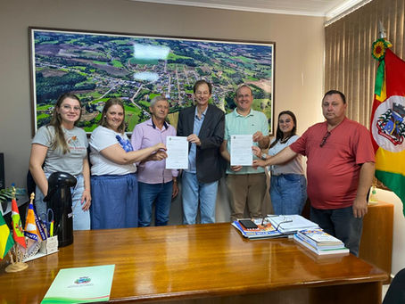 Cunhataí recebe emenda para compra de veículo ao CRAS