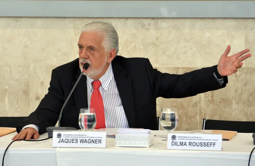 Líder do governo é alvo de nova operação sobre o Master