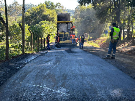 Guatambu avança na pavimentação asfáltica de comunidades rurais