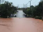 Mais de 20 cidades registram estragos após chuva e Balsa à deriva é contida no RS