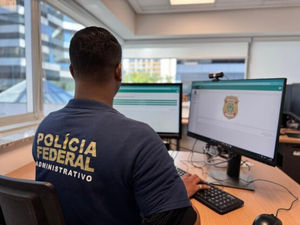 Polícia Federal define calendário para renovação de registro de armas de CACs