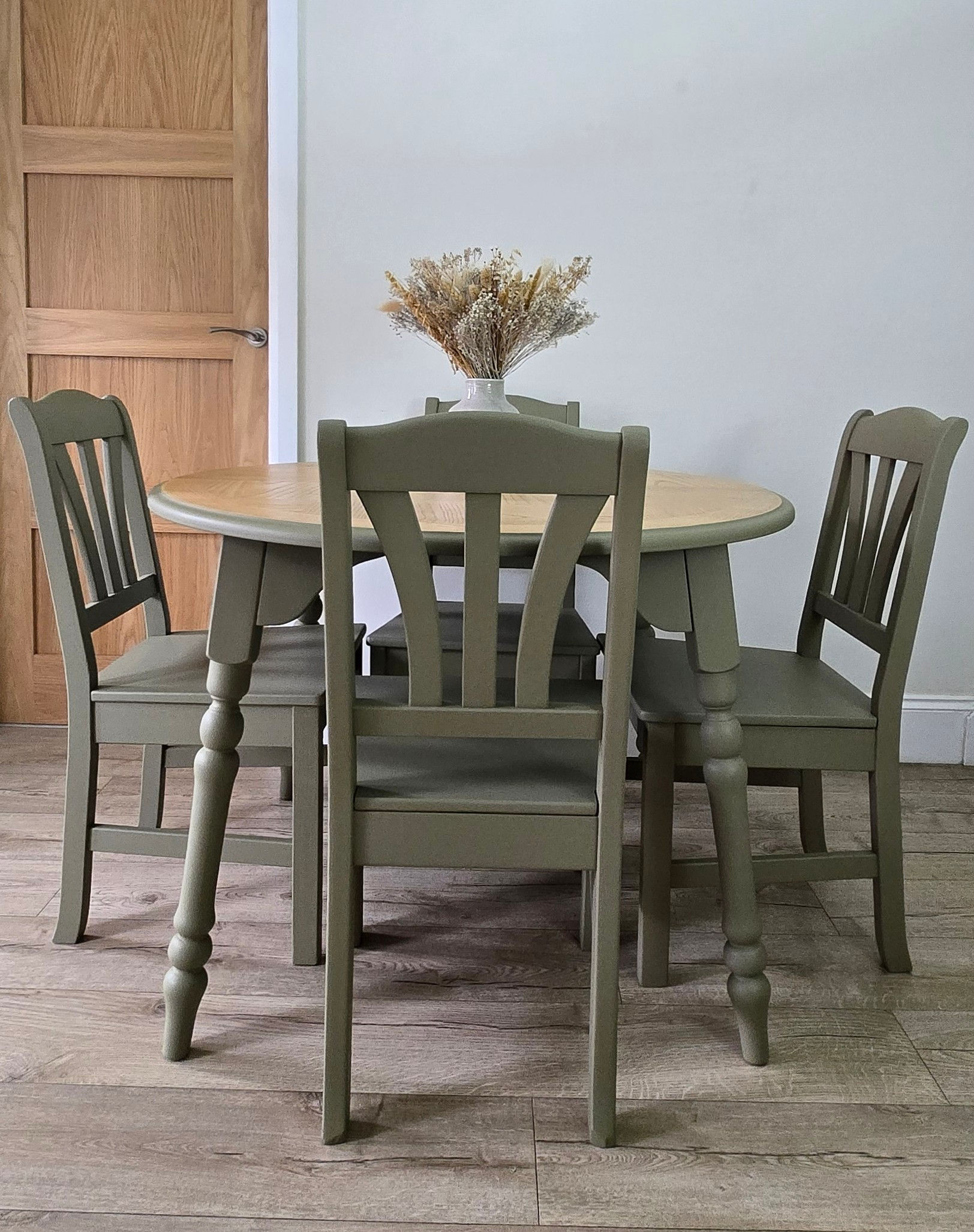 Dining Table & Chairs