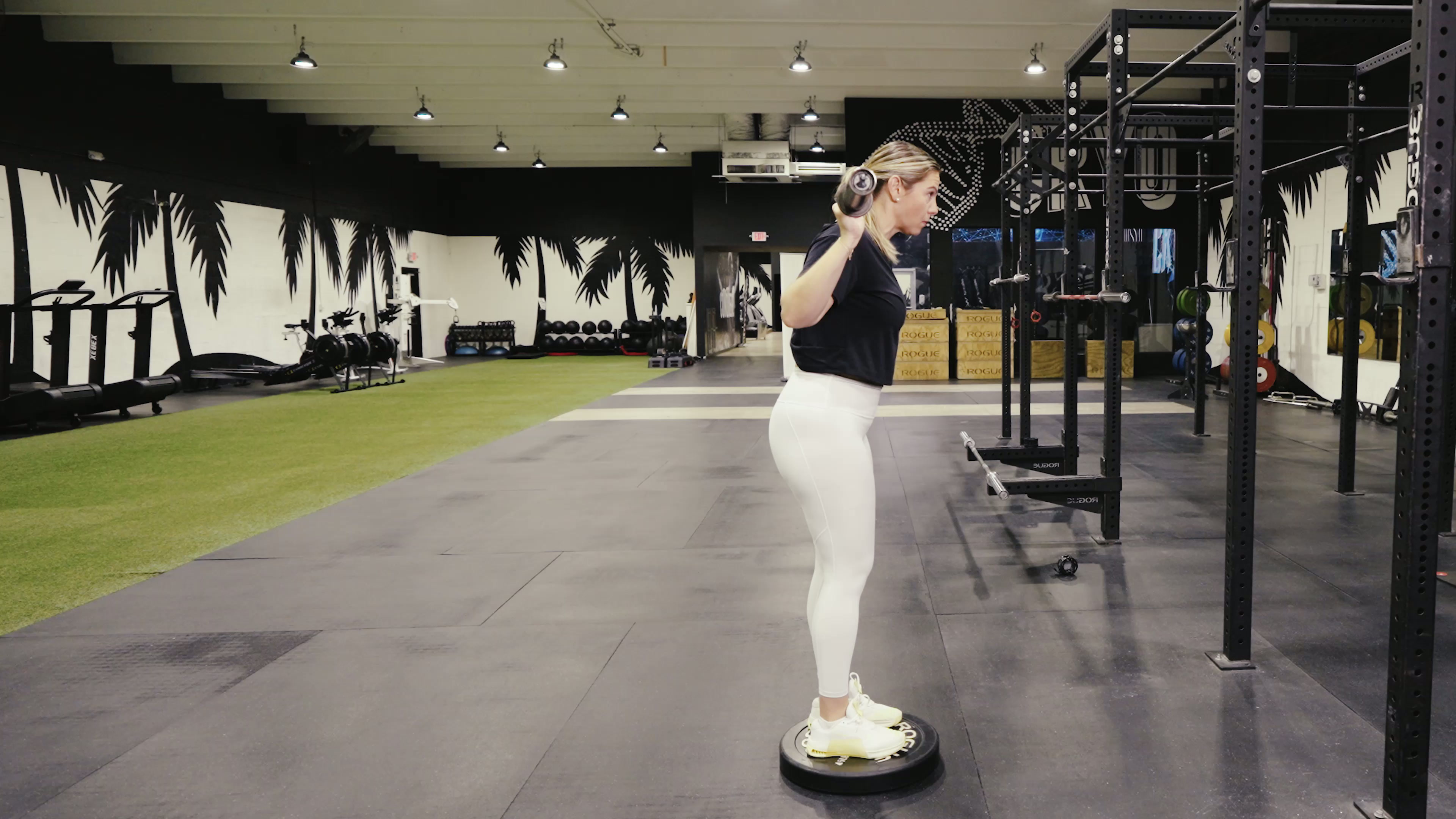 Barbell Deficit Reverse Lunge