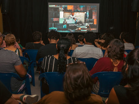 Na tela voam pipas, fora dela sonhos