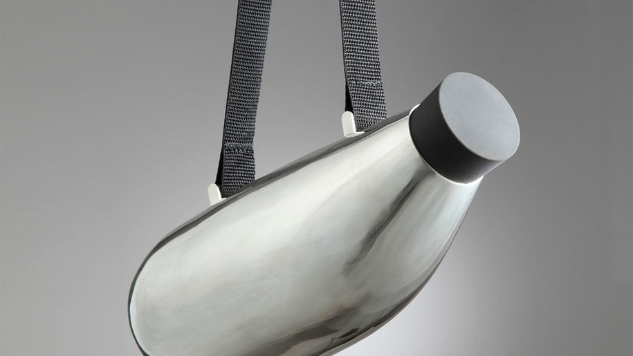 Travel bottle
Silver, PUR, nylon Else Nicolai Hansen Craft silversmith