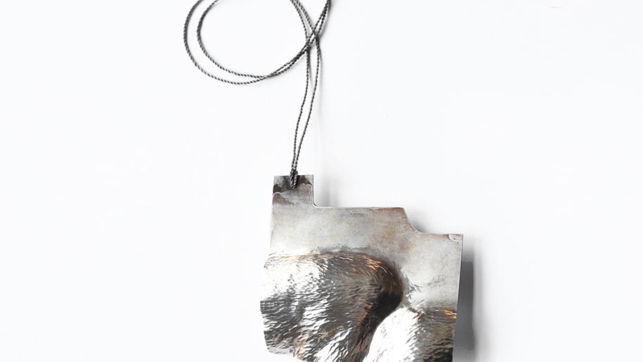 Pendant
Closer Craft silversmith
Silver, cord Klara Brynge, landscape