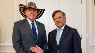 Petro y su reunión con embajador (e) de Negocios de Estados Unidos: “Hablamos mucho de Bolívar… De la dignidad de los migrantes”