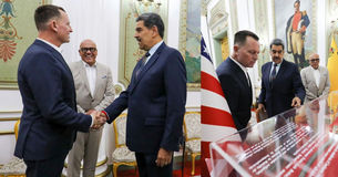 El polémico encuentro entre Maduro y enviado de Trump: Hasta la bandera de Estados Unidos se destacó en Miraflores