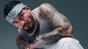 Rizado y frondoso: J Balvin sorprendió con su nueva cabeller