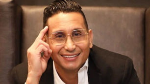 Pirotecnia puso en peligro a Hebert Vargas en pleno show: Casi se incendia el cabello