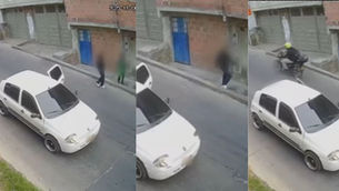 El video de un presunto intento de secuestro en Bogotá: Destacan la acción de motociclista