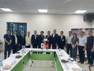 衆議院文部科学委員会、ハノイ工科大学を訪問/ Members of the House of Representatives Committee on Education, Culture, Sports, Science and Technology Visit HUST
