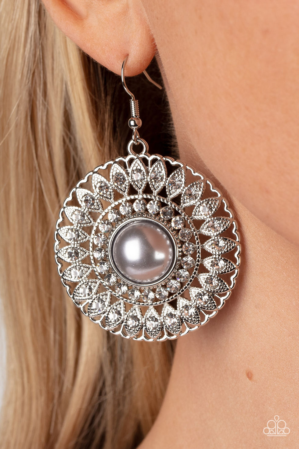 Thumbnail: Glorified Glitz 