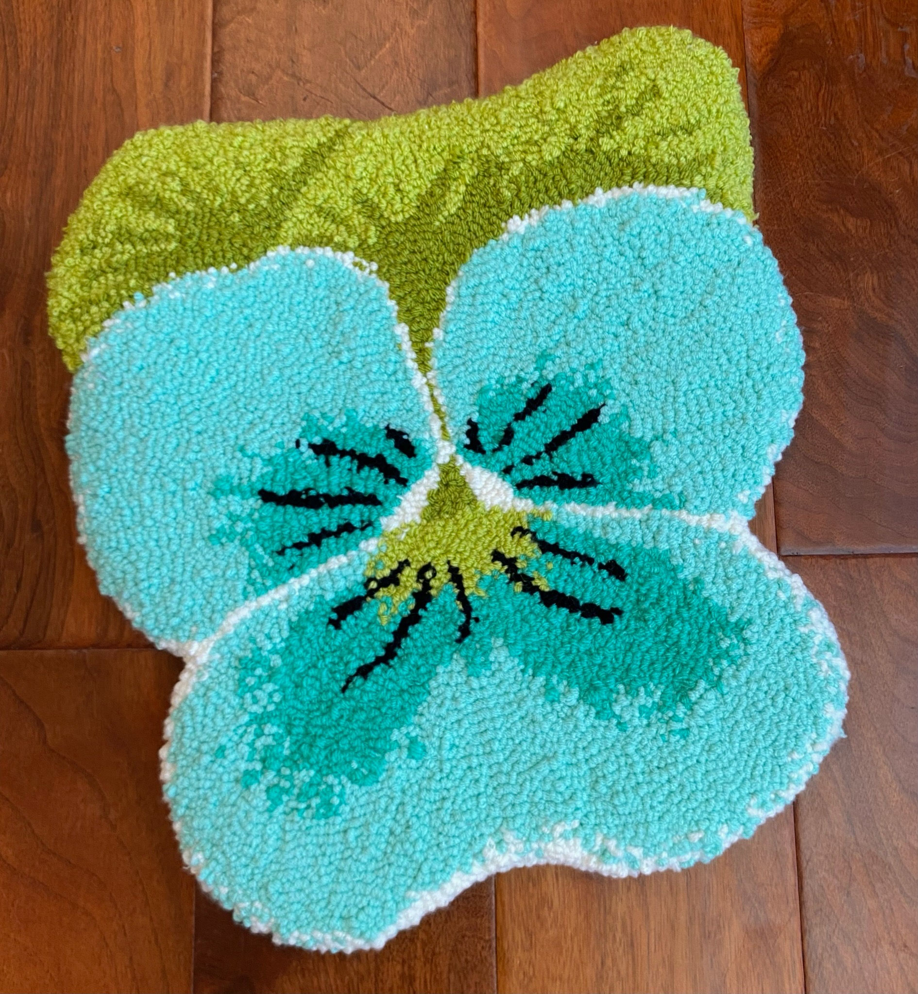Pansy wallhanging-mint/lime