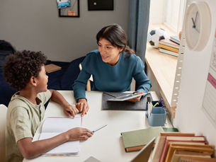 Traveling Tutors of Chattanooga tutor working one-on-one with a student, after parents choose the right tutor for their child.