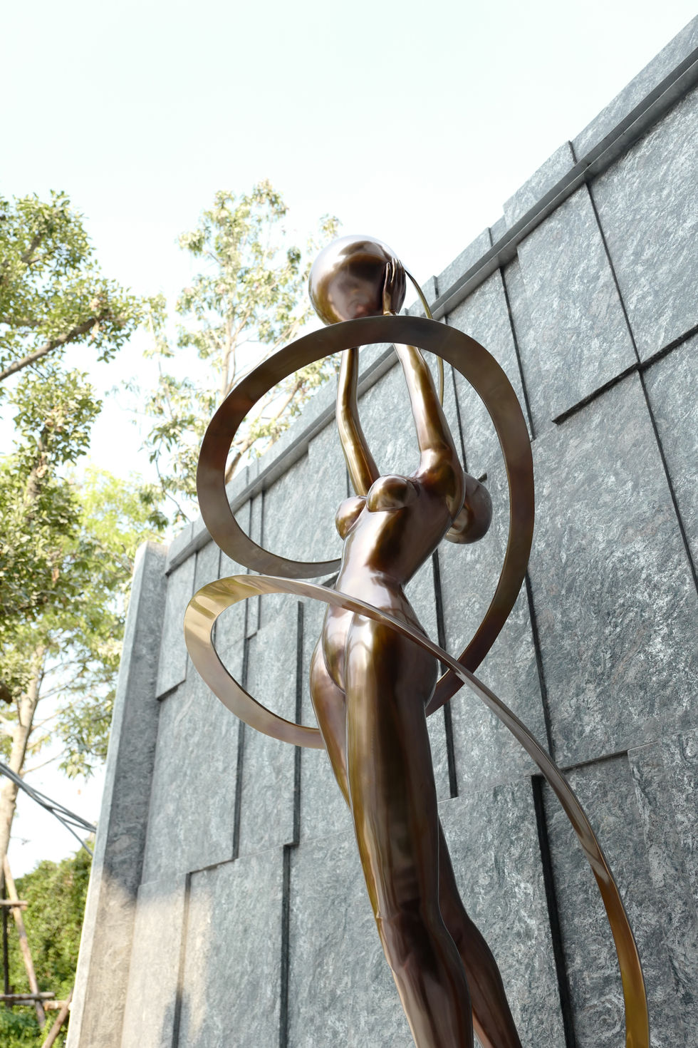 ประติมากรรมผู้หญิงเต้นรำ วัสดุสแตนเลส สำหรับบ้านพักส่วนตัว ย่านตัดใหม่ กรุงเทพกรีฑา