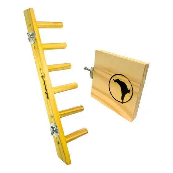 Escada e placa de madeira com logotipo; contexto de pássaros. Bebedouro Automático para Pássaros.