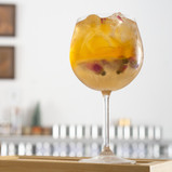 A cor da ousadia e da criatividade, para quem precisa de uma energia para entrar o ano com tudo! Chá Preto com Rosas e Canela e Água Tônica sem açúcar