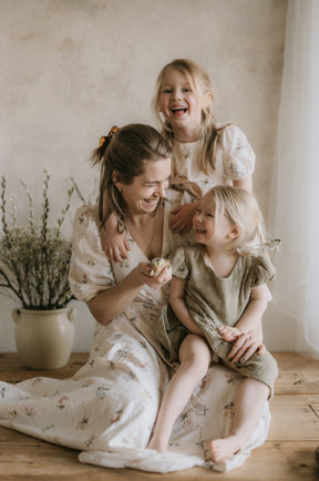 mamma og barn i vintagestil naturlige lys ,levende bilde myke farger