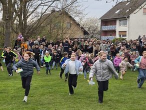 Röcke sucht die Ostereier