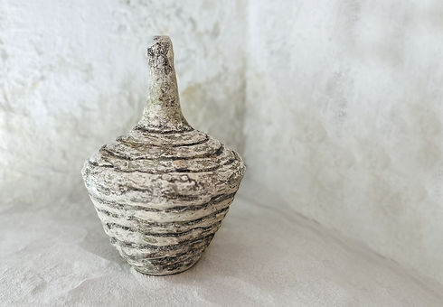 Vasos, jarros, ânforas, tigelas, garrafas e objetos decorativos