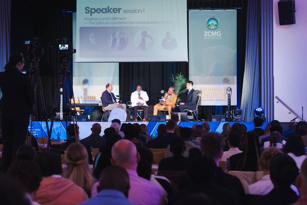 leadership-forum-panel-stage.jpg