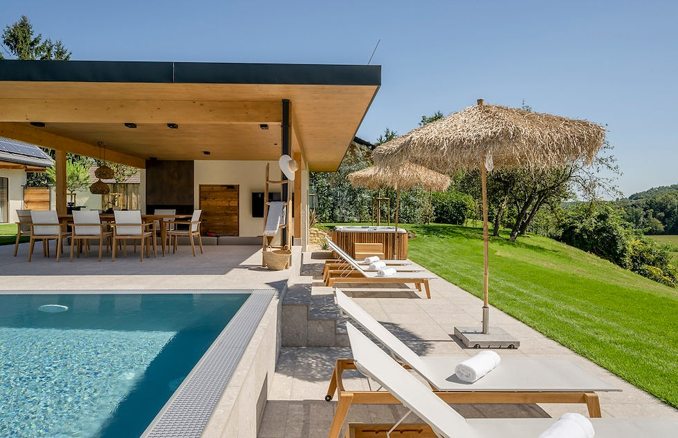 Beachhouse & Pool: Outdoor-Lodge