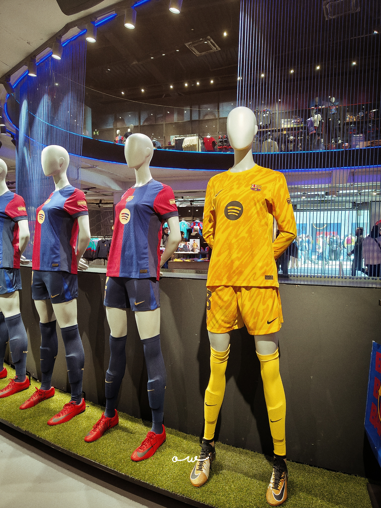 Spotify x FC Barcelona 联名球衣展示图