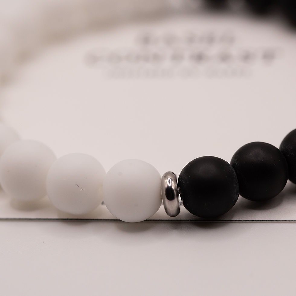 Miniaturbild: BASEL CONTRAST – Onyx Edelsteinarmband mit Holzbox