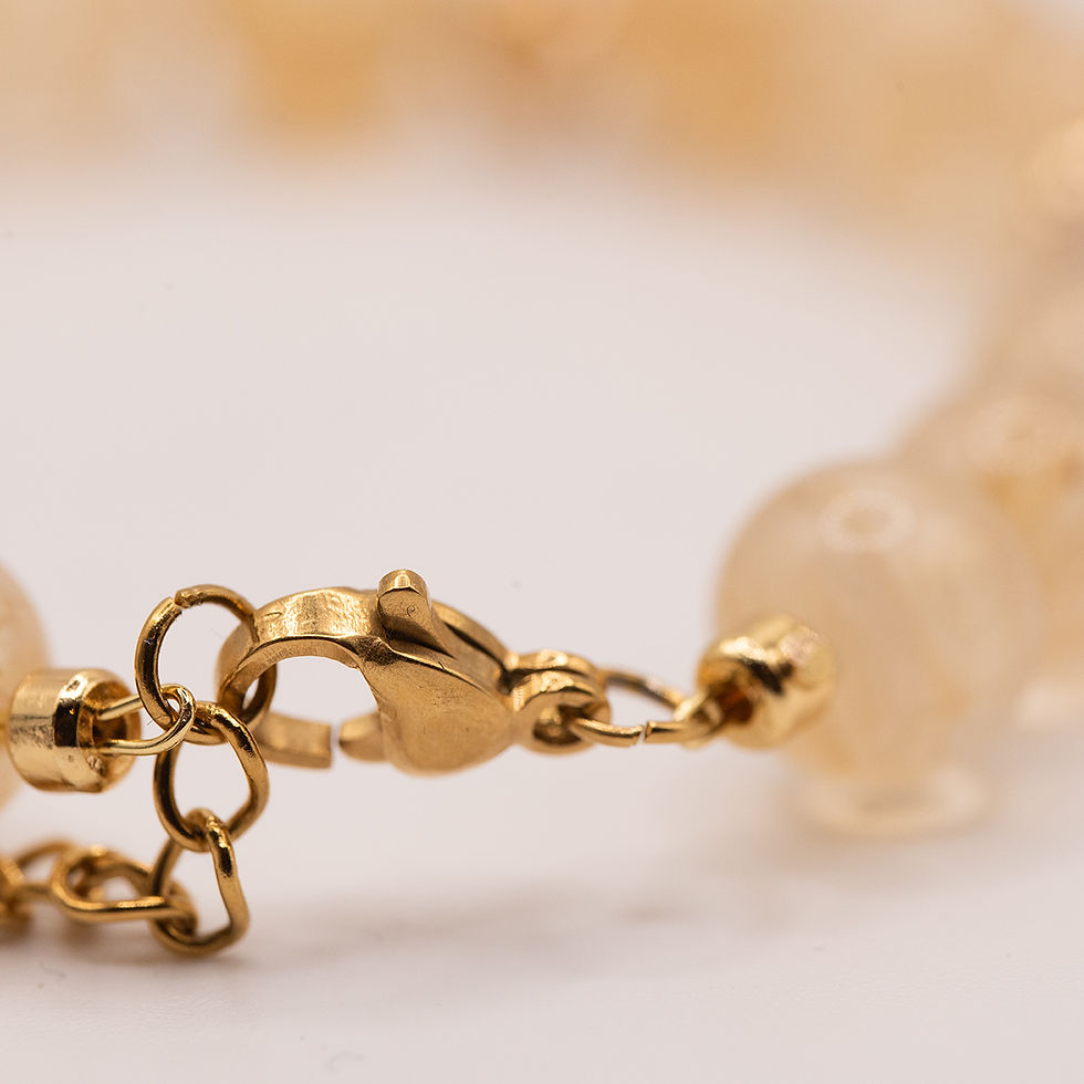 Thumbnail: Detailaufnahme des 18k Gold Filled Verschlusses des Golden Aura Edelsteinarmbands mit natürlichem Citrin
