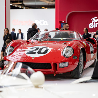 Ferrari 275 P an der Rétromobile Paris 2026