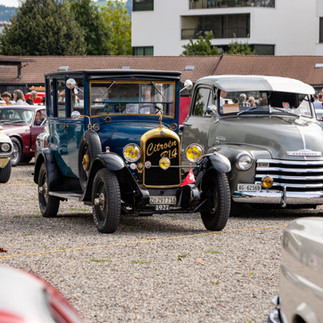 Citroën Type B14 und Chevrolet Thriftmaster am OSMT Zug
