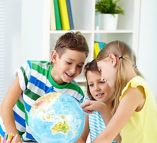 alumnos-aprendiendo-geografia.jpg