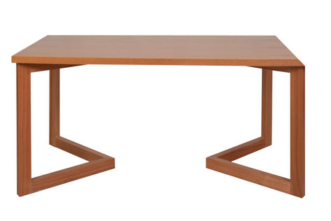 Mesa de madera marrón rectangular de cuatro patas. solferinoweb