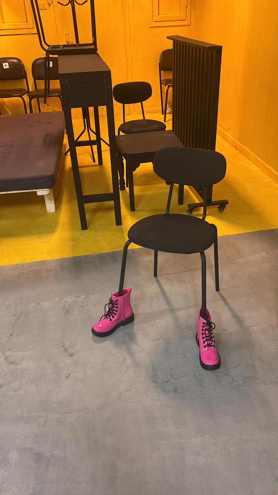 Chair with Shoes - "Hefetz"