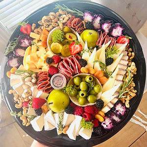 Large Charcuterie Board ( 4-6 People)