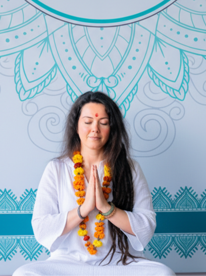 renata shakti joga risikese_edited.png